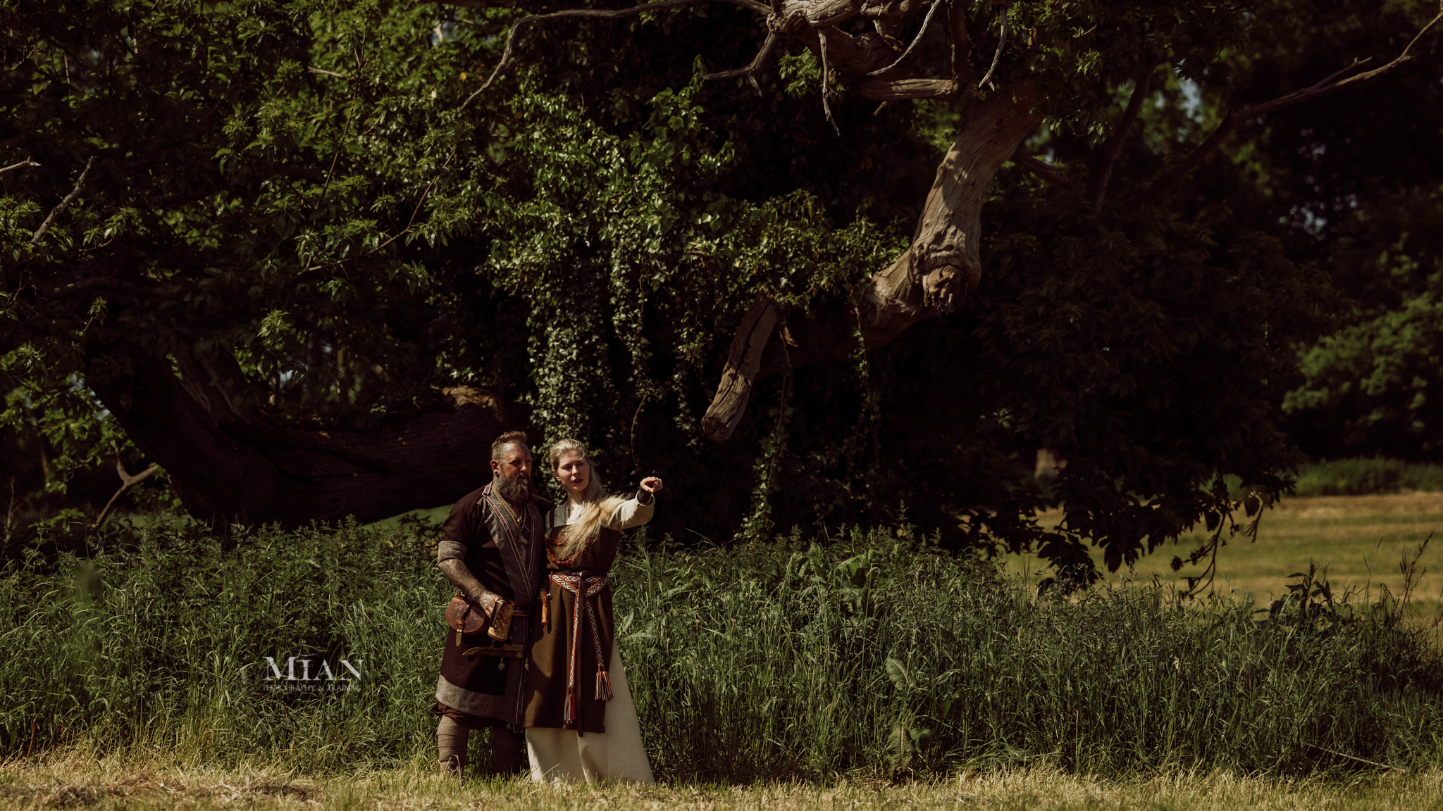 couple-photography-ireland-boyne-valley-viking-experience